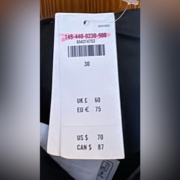 Abercrombie & Fitch Vegan Leather The Dad Short High Rise Shorts - Picture 4 of 4